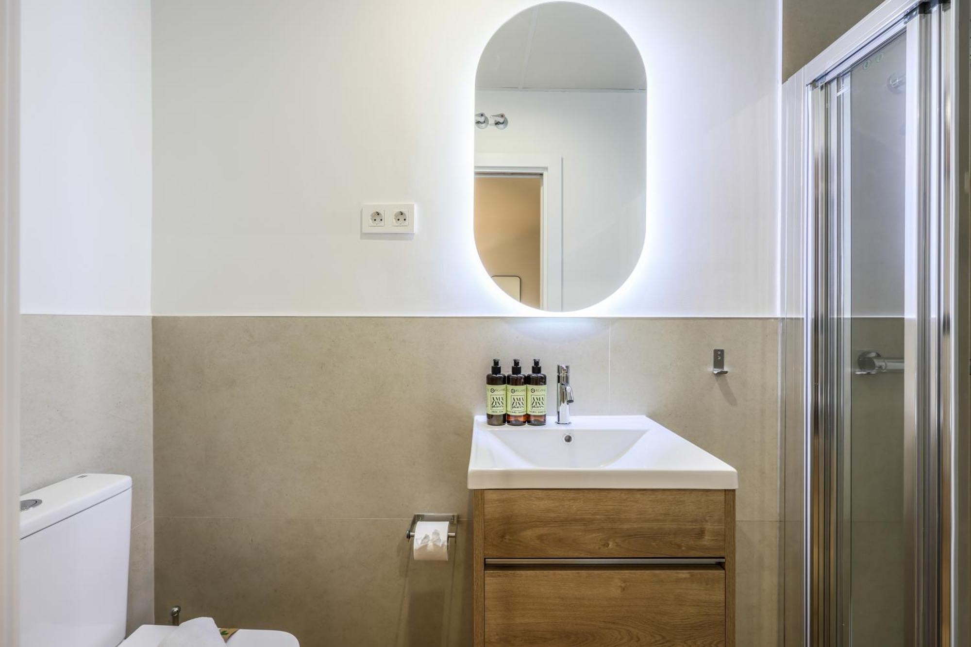 Encantador Plaza Del Callao, Mid Term Appartement